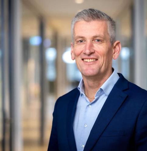 Portret van Jeroen, specialist in commerciële procesverbetering, met een professionele uitstraling. Portret van Jeroen, specialist in commerciële procesverbetering, met een professionele uitstraling.